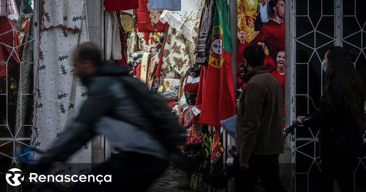'Excesso' de lojas de souvenirs preocupa reguladores comerciais de Lisboa