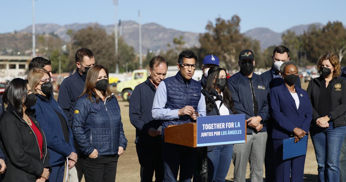 'The cavalry is coming': Los Angeles-area lawmakers promise fast fire recovery, aid