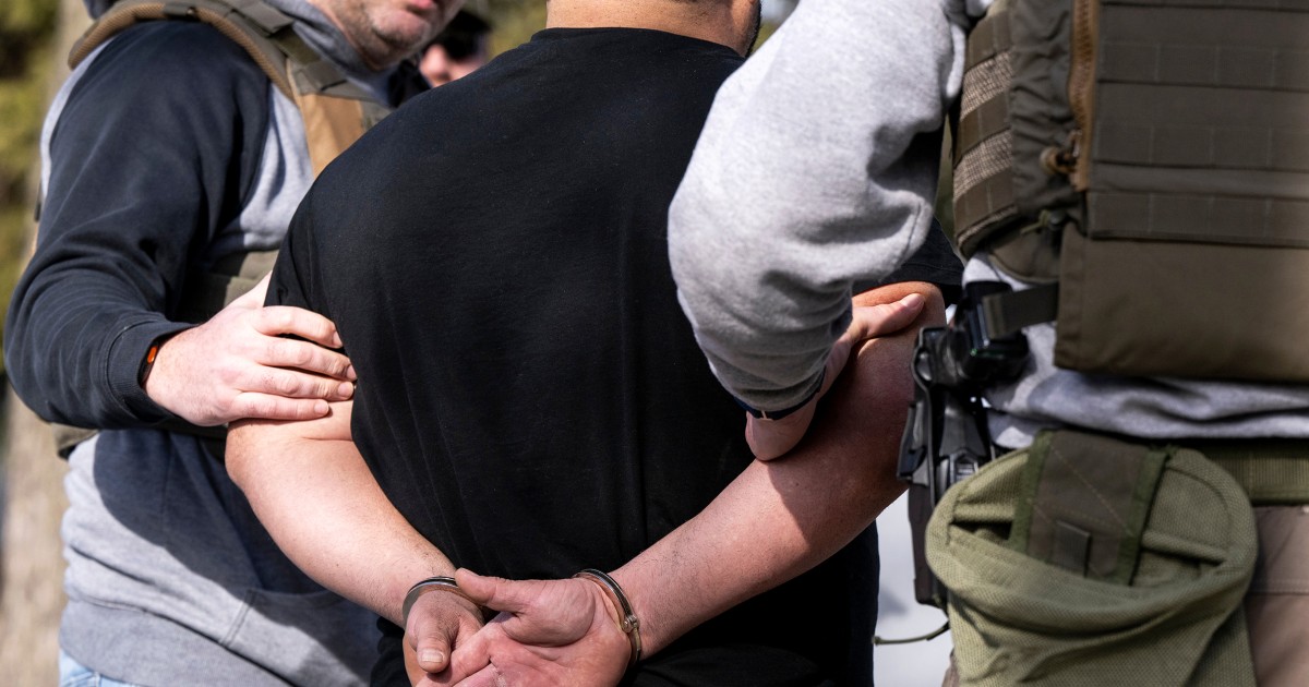 Contractors and experts say contracts on immigration crackdowns have exposed problems sharply