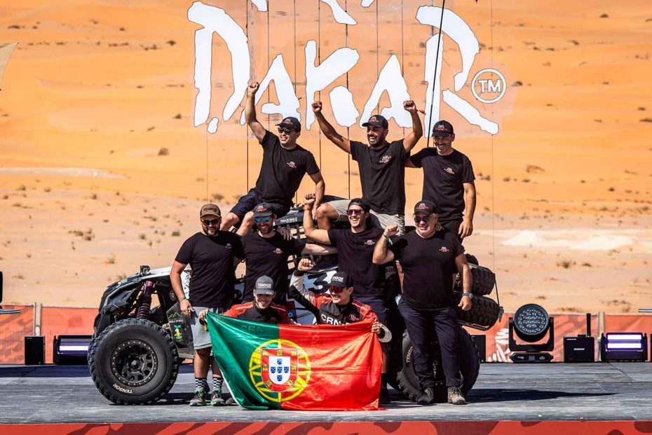 Alexandre Pinto estreia-se de sonho no Dakar 2025: pódio SSV e liderança no W2RC