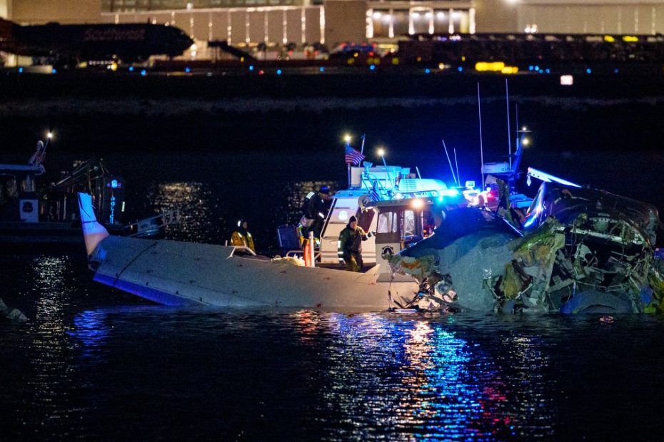 American Airlines' flight and Army helicopter collision in Potoma-NBC4 Washington