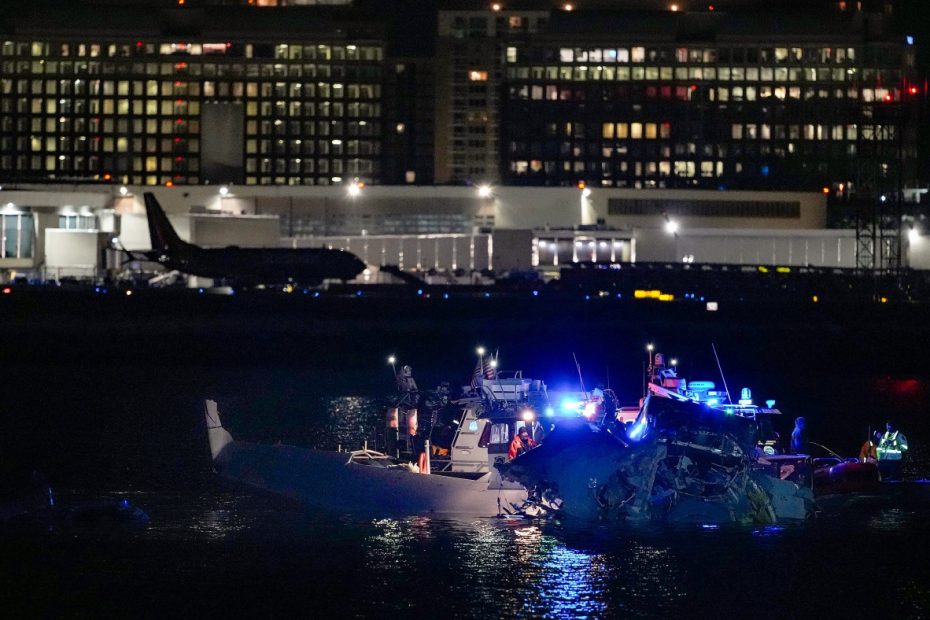 American aviation aircraft, helicopter collision in the air near DC: NPR