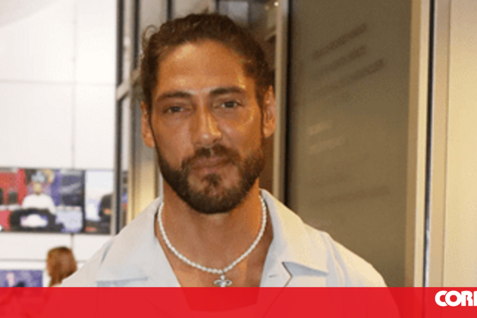 Ángelo Rodrigues em festa em quarto de hotel com mais quatro pessoas - Últimas Atualizações