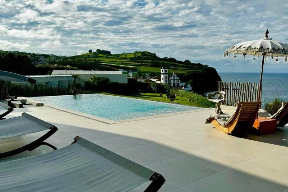 Antes e depois do incêndio: Veja como era e como ficou o resort Sul Villas & Spa em São Miguel