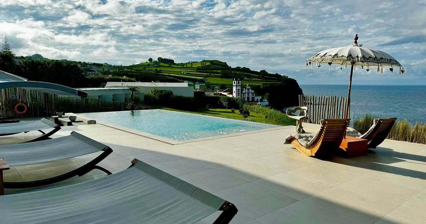 Antes e depois do incêndio: Veja como era e como ficou o resort Sul Villas & Spa em São Miguel