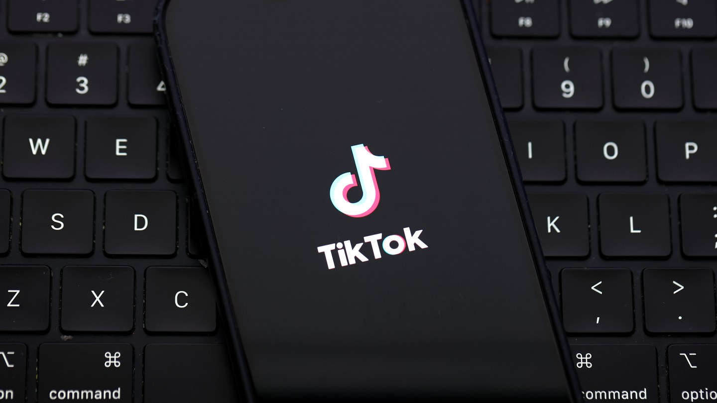 Apps plunge into darkness in US as banning bill takes effect