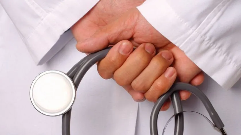 Aproximadamente 15% das consultas diárias de imigração permanecem pendentes