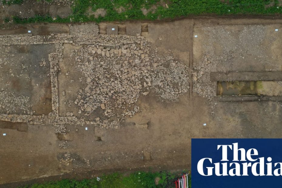 Archaeologists discover Roman 'service station' during roadworks in Gloucester Roman Britain