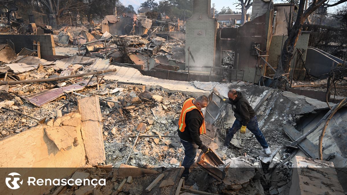 Áreas de Los Angeles destruídas por fogo, cinzas, escombros e silêncio