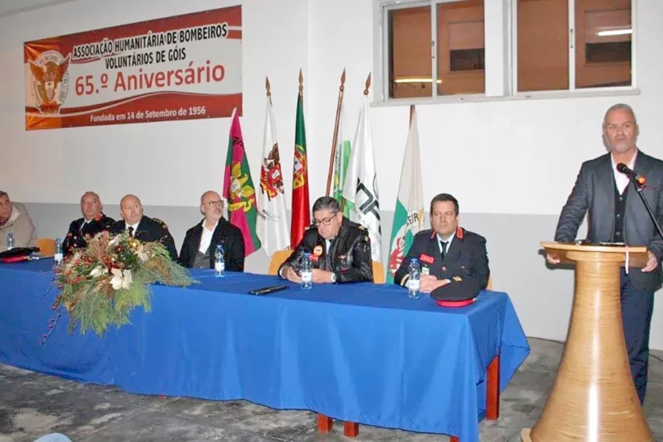 Bombeiros de Goiás recebem distintivo de ouro da União