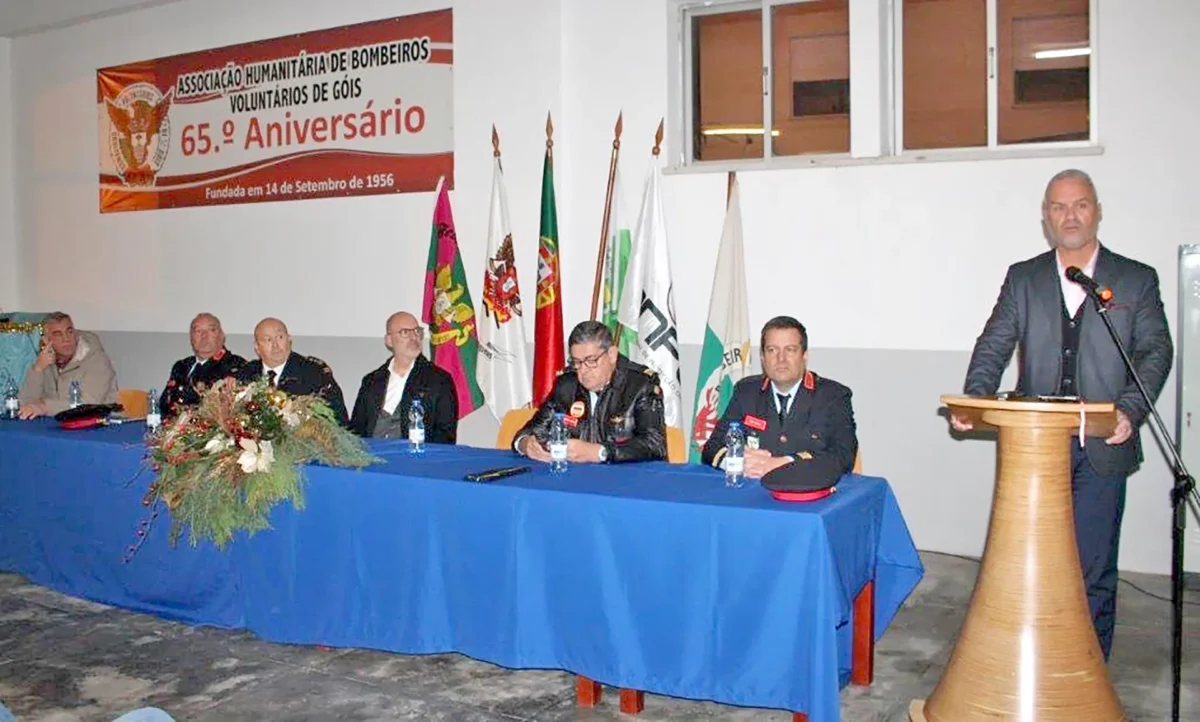 Bombeiros de Goiás recebem distintivo de ouro da União