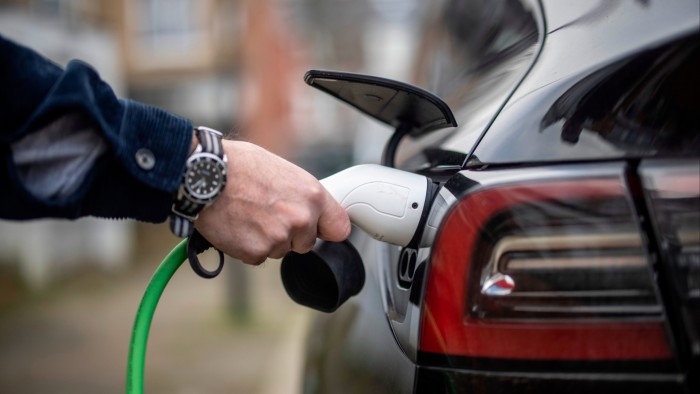 British Minister plans to subsidize EV loans to promote sales