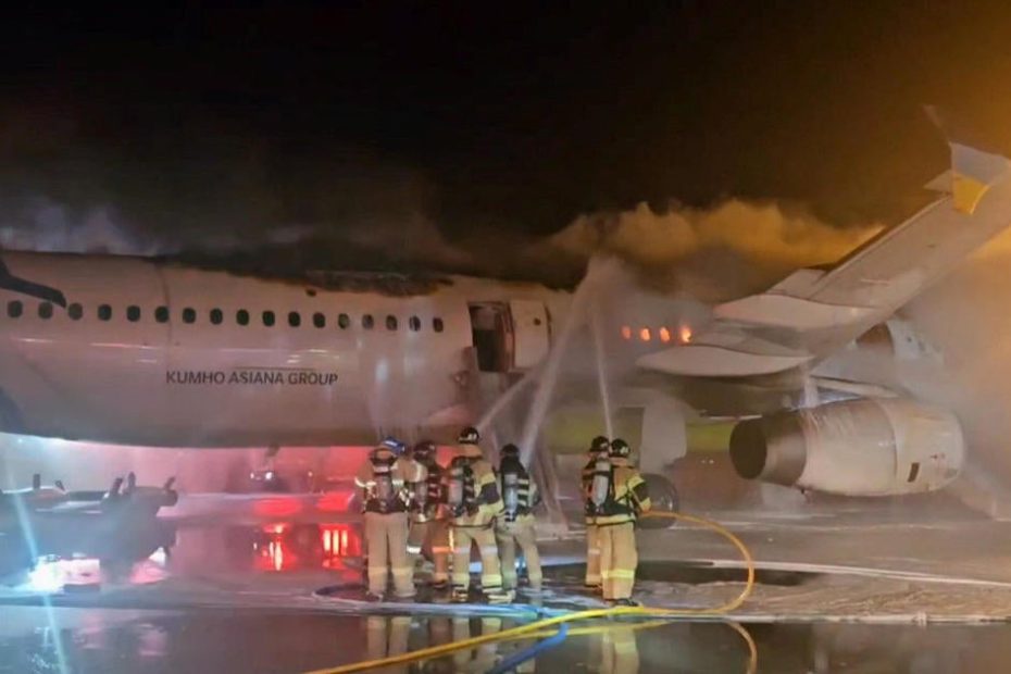 Busan aircraft in the air is on fire in South Korea.