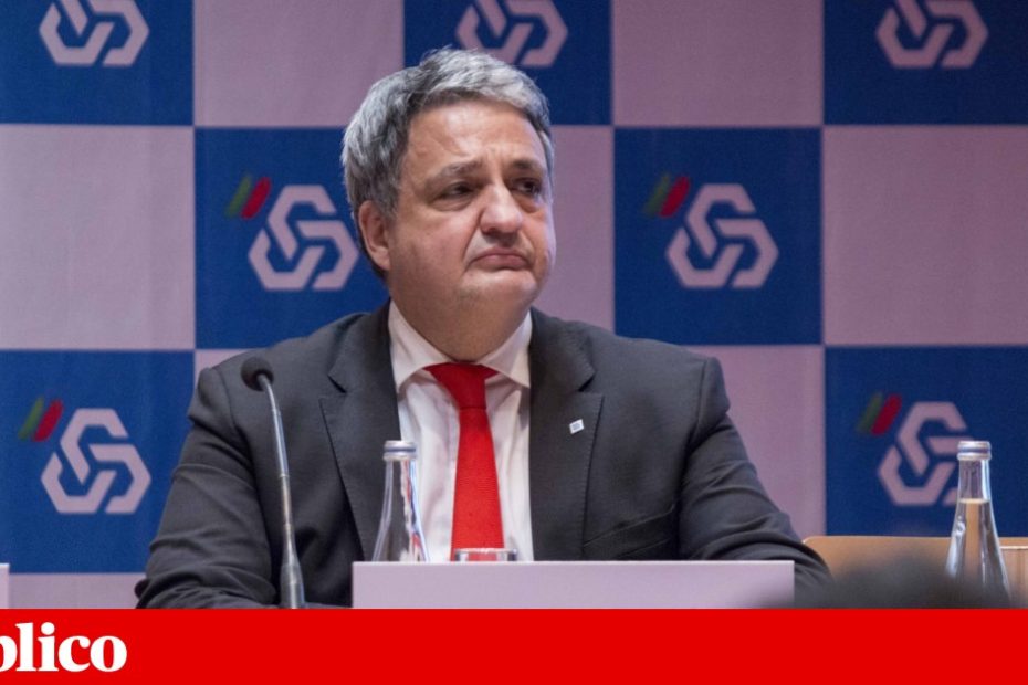 Caixa diz que vai dar apoio a clientes com dificuldades na utilização do cartão Paulo Macedo |