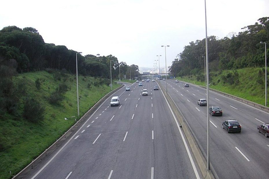 Câmara Municipal de Lisboa quer construir corredores de autocarros na autoestrada A5