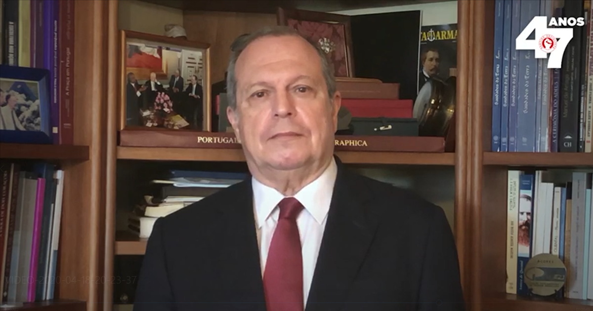 Carlos César defende apoio do PT a candidato presidencial que une centristas e esquerda