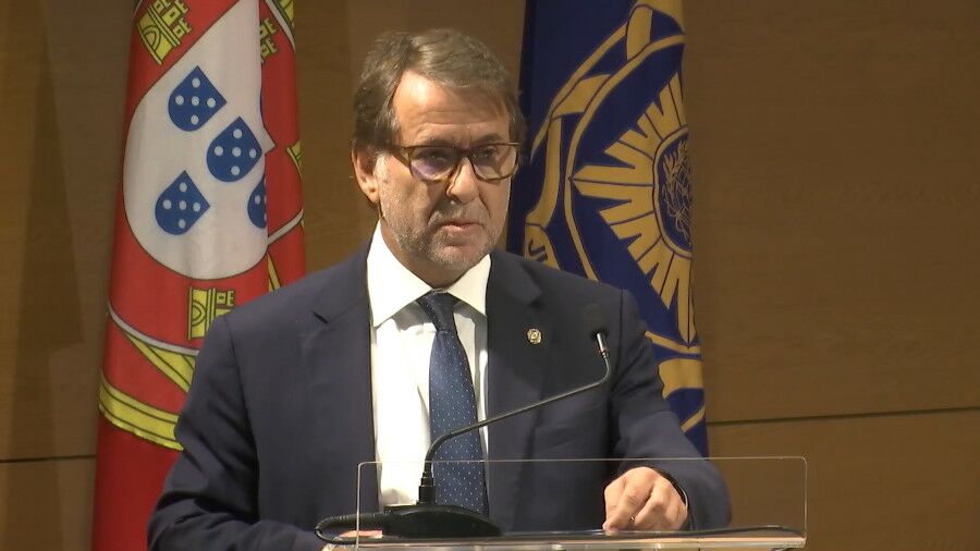 Chefe da PJ clica em perguntas sobre crime e imigração
