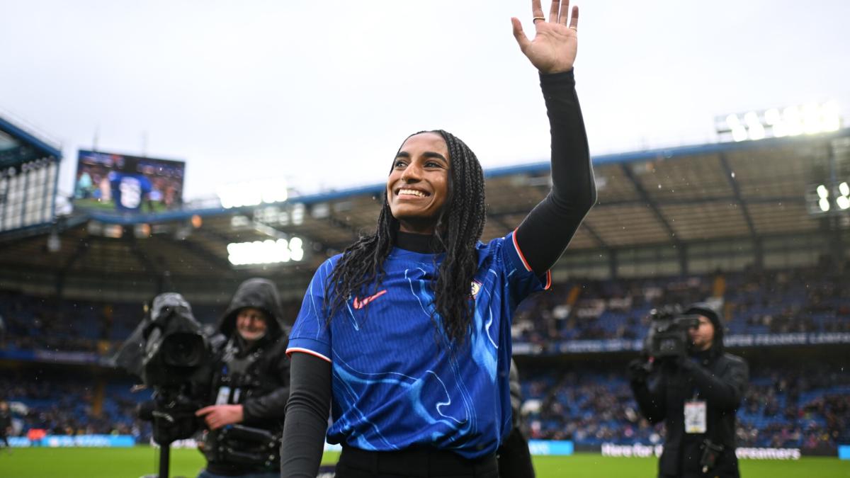 Chelsea signs American female soccer star Gilma for world-record transfer fee