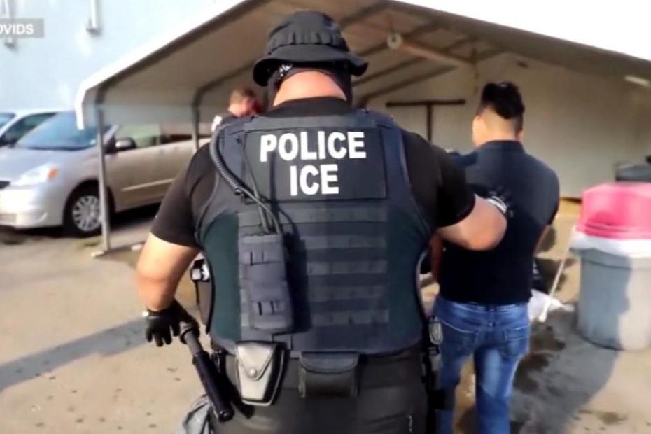 Chicago immigrant community braces for ICE raids as Trump takes office