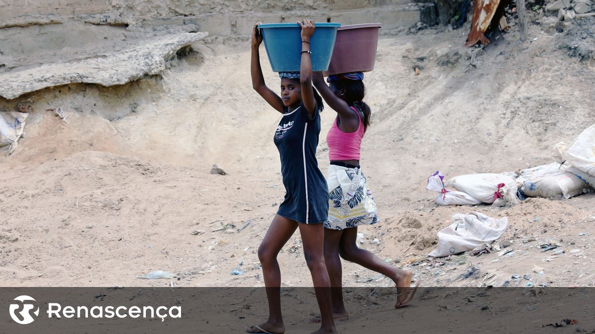 Cólera torna atrativo o negócio da água em Angola; preços mais que duplicam