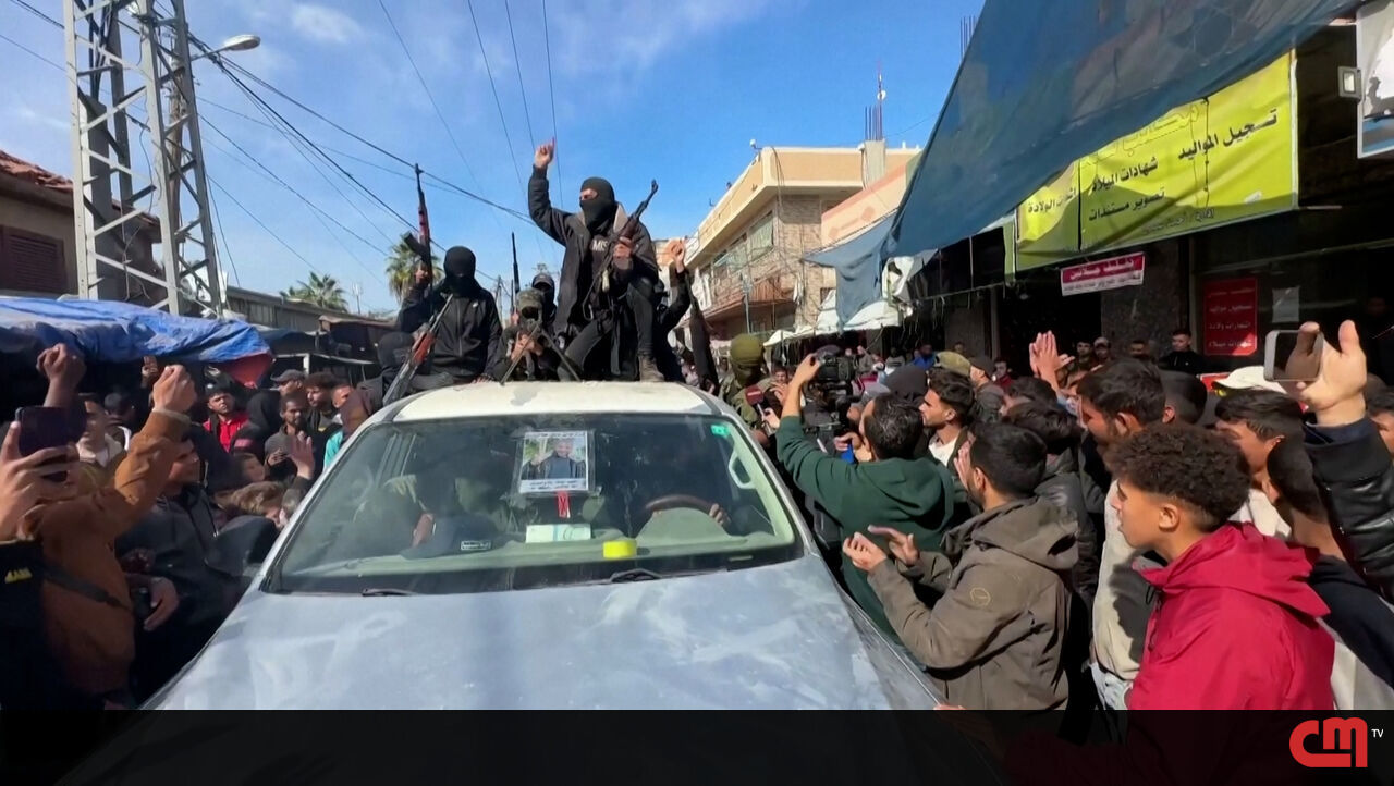 Combatentes do Hamas comemoram a entrada em vigor do cessar-fogo em Deir al-Bala – Vídeo