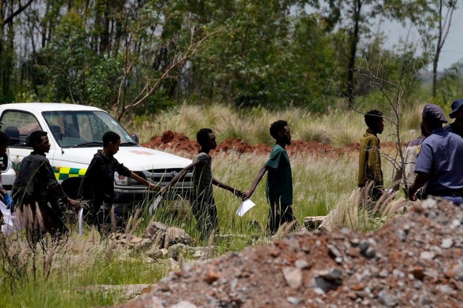 Confrontation breaks out at abandoned gold mine in South Africa, at least 78 dead