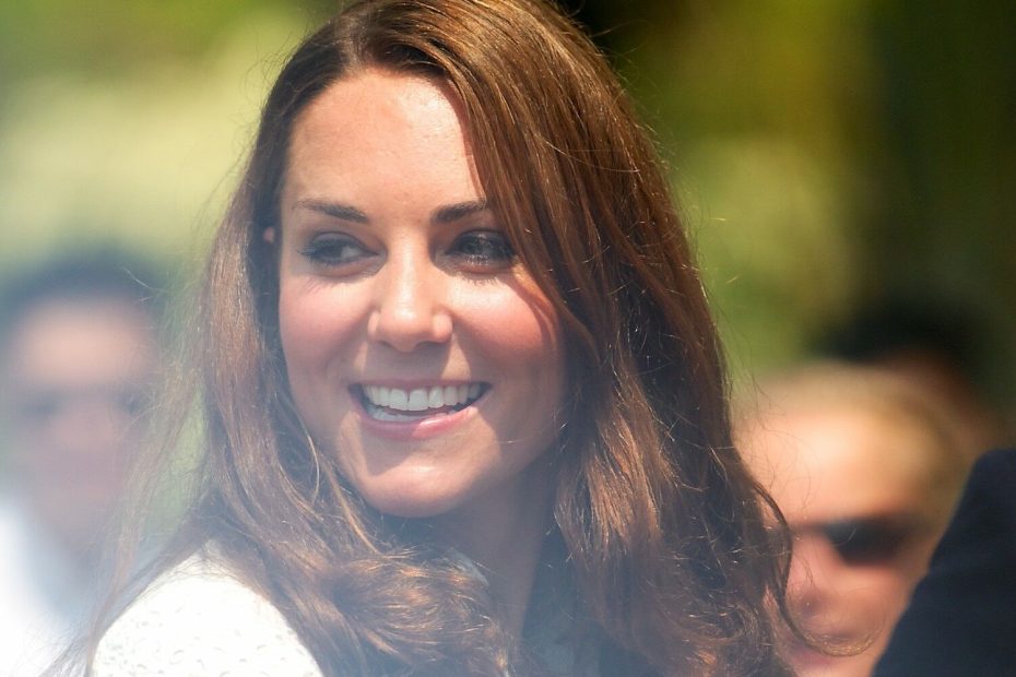 Duquesa Kate revela que seu câncer está em remissão em retorno especial