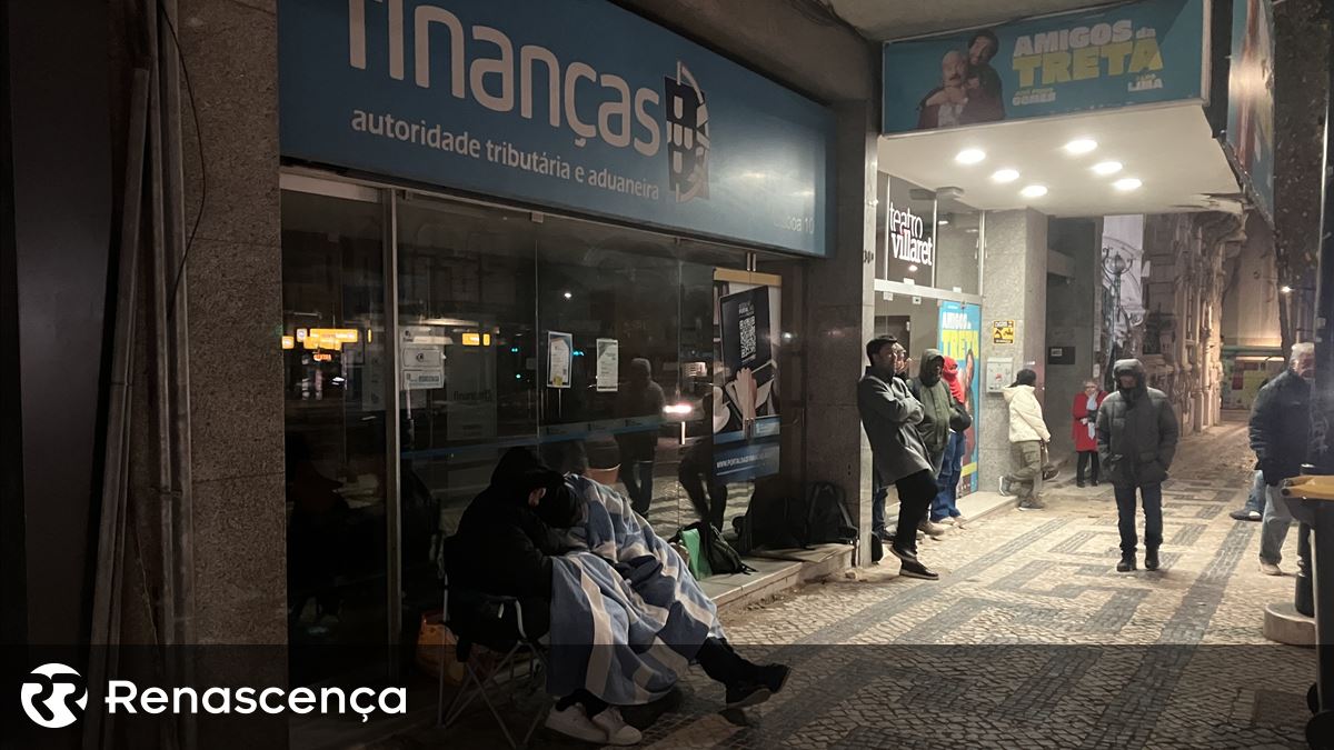 “É lamentável.” Os migrantes enfrentam longas filas nos serviços públicos.