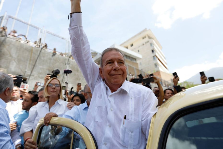 Edmundo Gonzalez deixa a República Dominicana, destino desconhecido