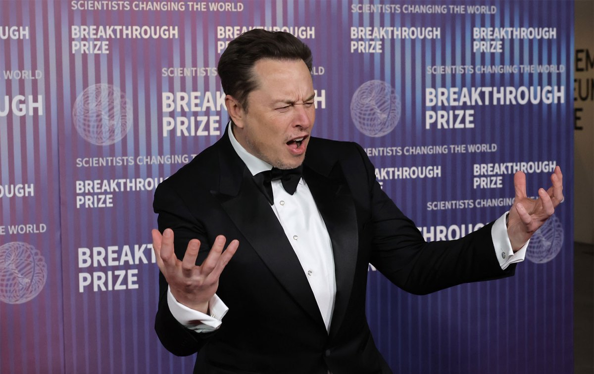 Elon Musk and Sam Altman debate Stargate on social media