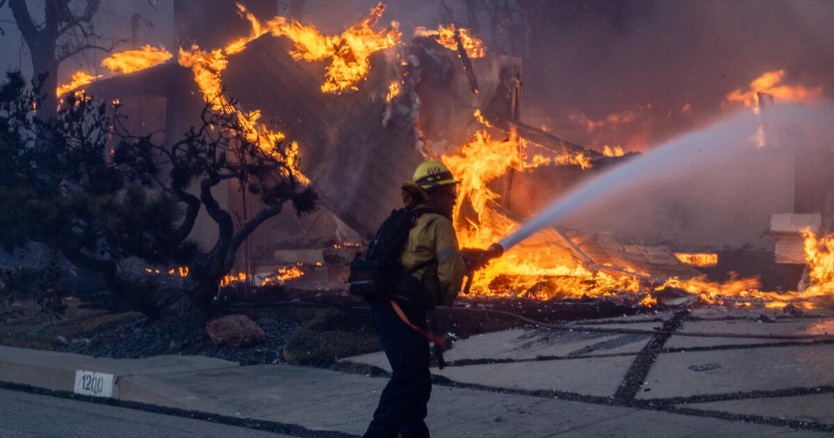 Fake firefighter in Los Angeles fire was an arsonist from Oregon, police say