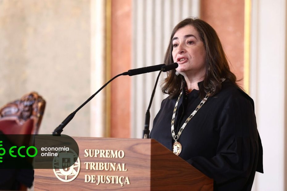 Faltando dois meses para a eleição, o presidente da Ordem dos Advogados cancela a proposta da AG para alterar os regulamentos