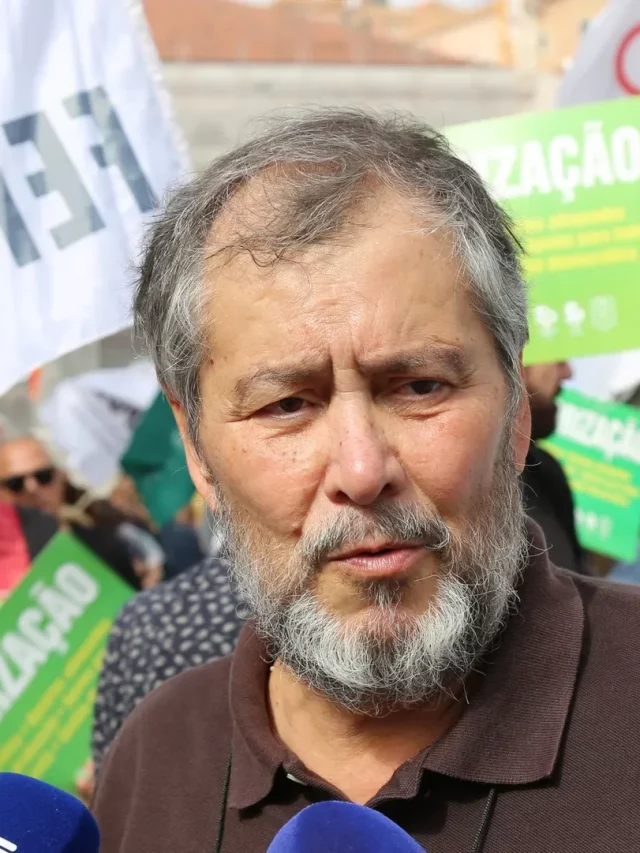 A Fenprof chama os políticos para serem responsáveis ​​pela falta de professores