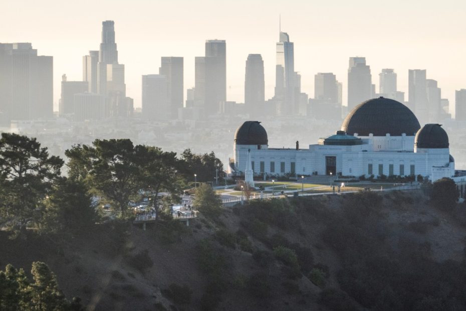 Fire breaks out in Griffith Park, Los Angeles