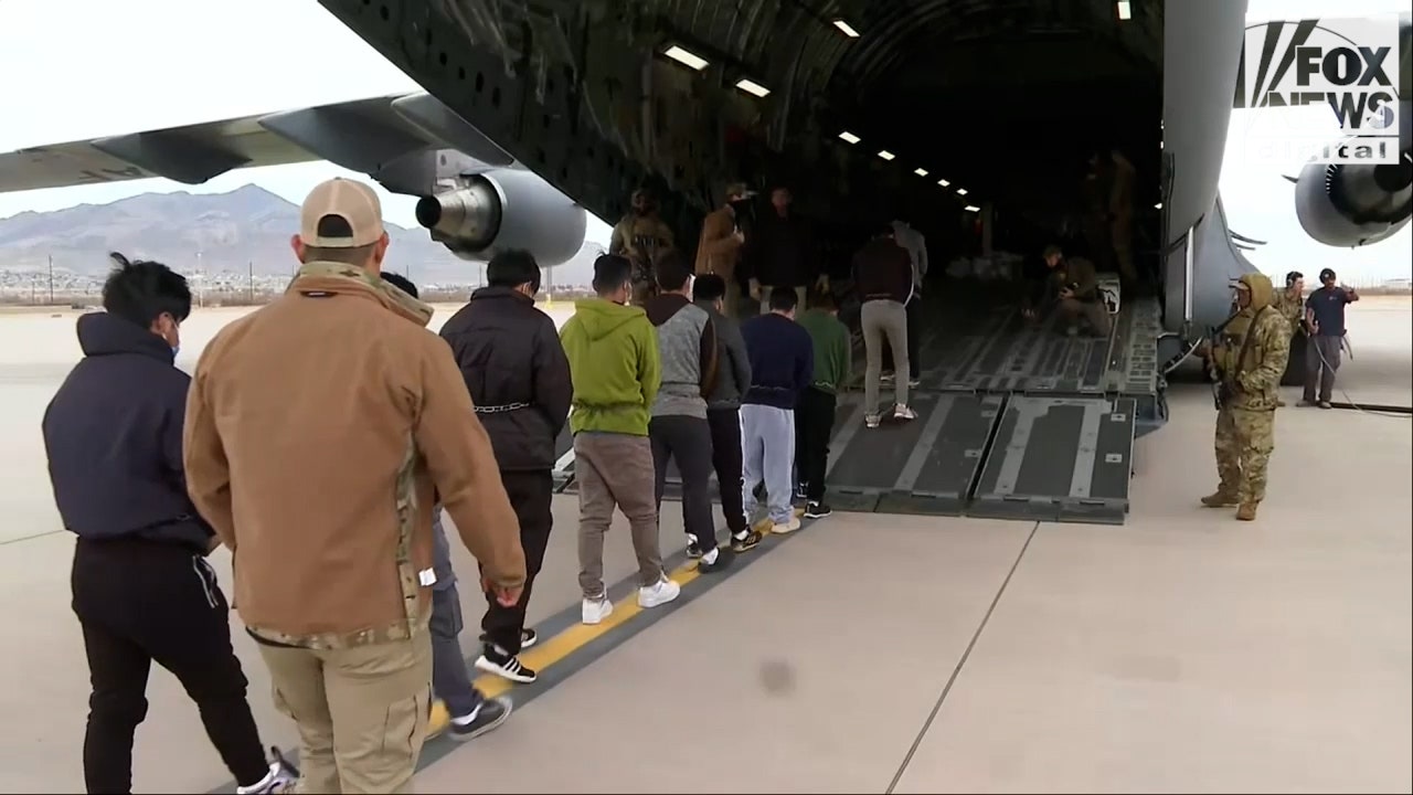 Flying on Trump, who flew to Ecuador in the C-17 military aircraft, repatriated to flight