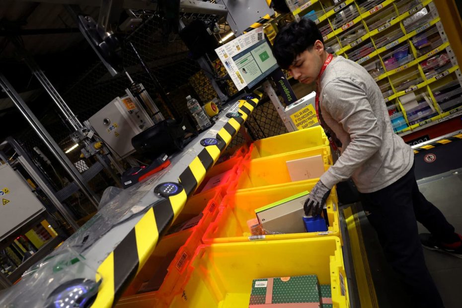 GDP increased by 2.3 % in the fourth quarter, less than expected