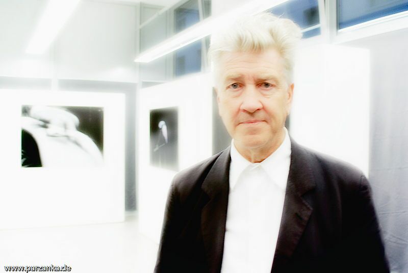 “Gênio, oceano de criatividade, diretor de cinema Willy Wonka.” David Lynch morre