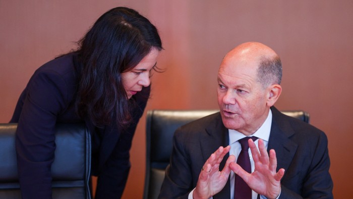 German Foreign Minister Annalena Berbock attacks Olaf Scholz over Ukraine aid