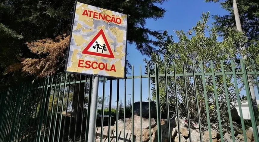 Governo recomenda encurtar distâncias, permitindo que professores doentes transfiram de escola