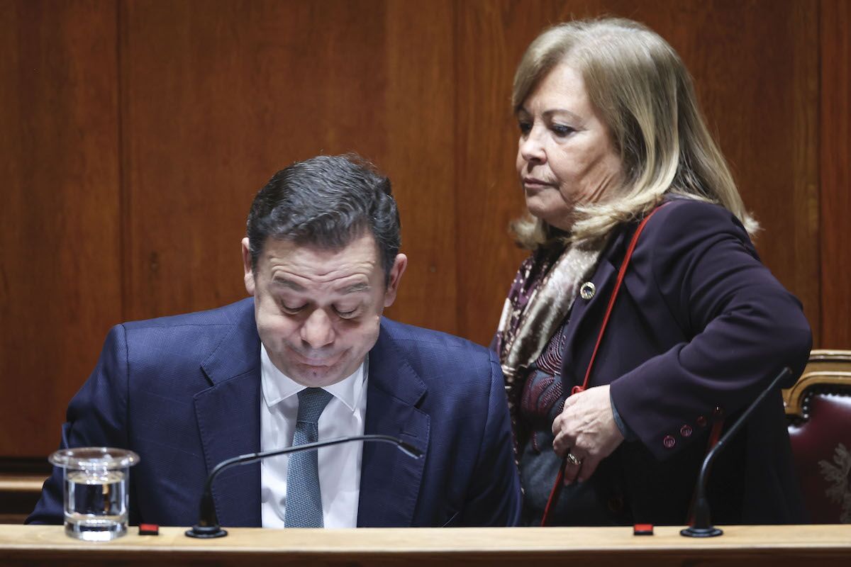 Governo se prepara para limpeza de primavera: Blasco em perigo, ministro da saúde seguro