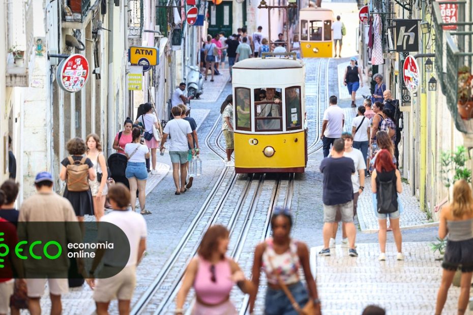 Graças aos residentes que viajam de carro, receitas turísticas aumentaram 17% em novembro