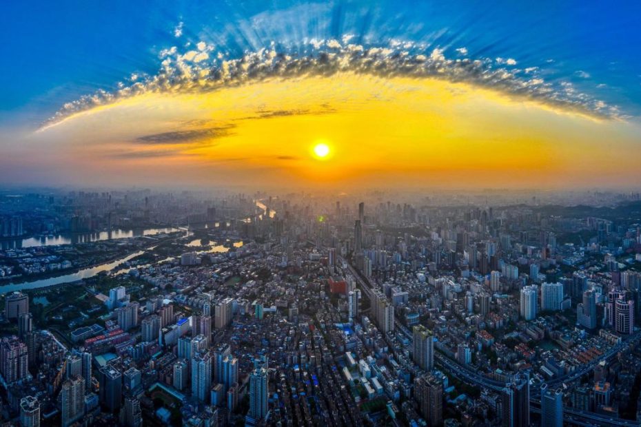 HSBC, Standard Chartered Bank and Bank of Communications can now open mainland China accounts for Hong Kong people