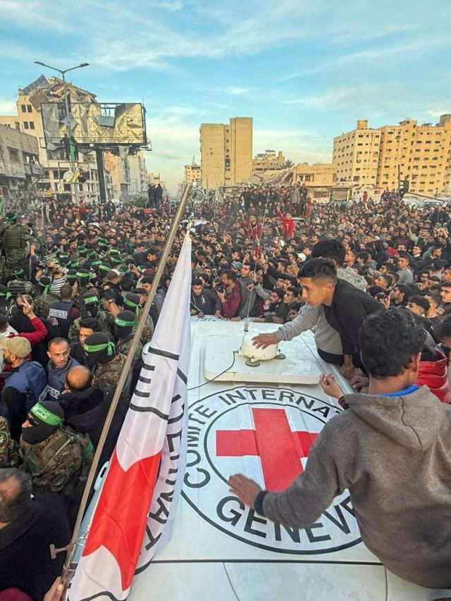 Hamas releases first three Israeli prisoners as Gaza ceasefire takes effect Israel-Palestine conflict news