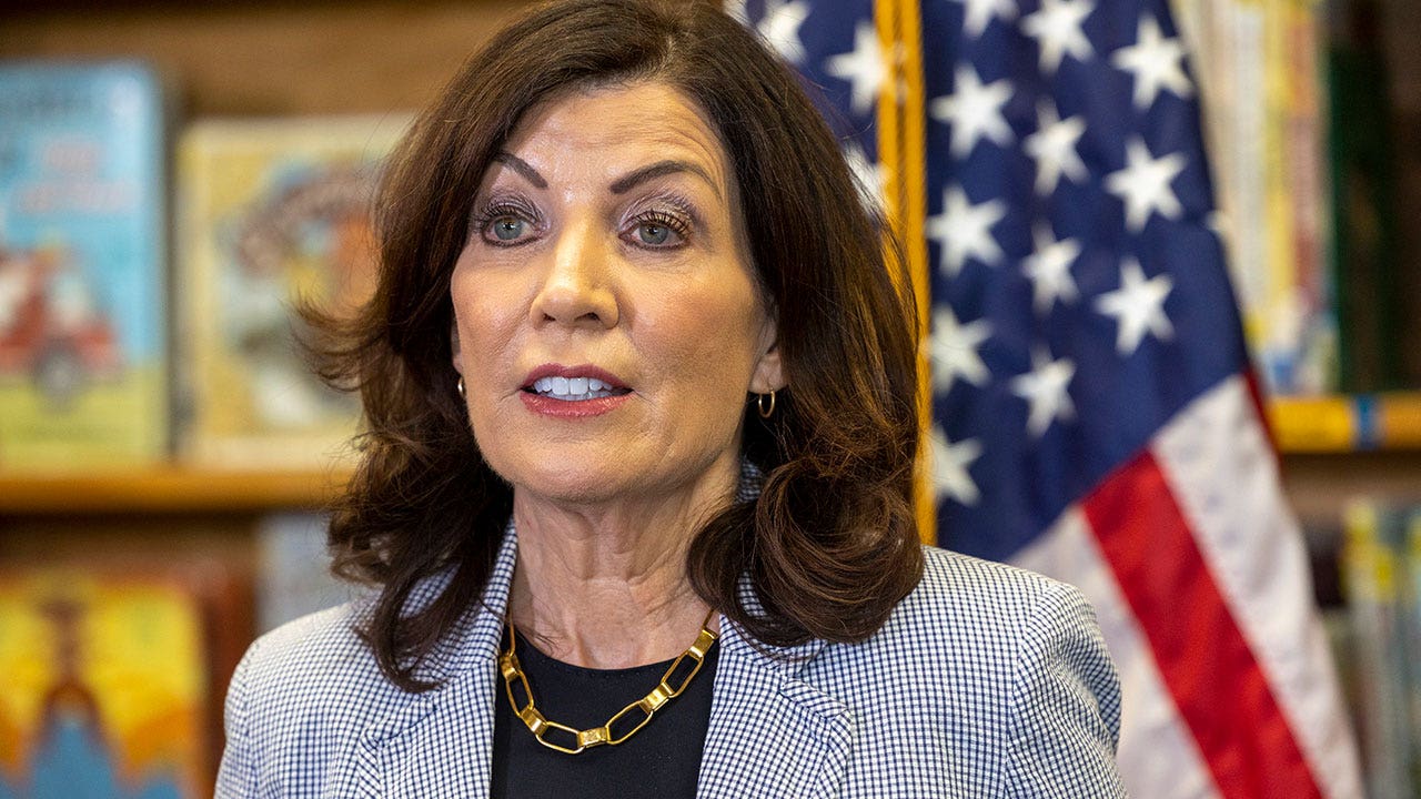 Hochul orders flag raised at Trump inauguration despite current mourning period for Jimmy Carter