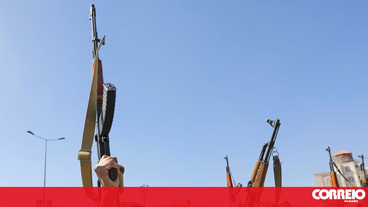 Houthis garantem “passagem segura” para navios russos e chineses