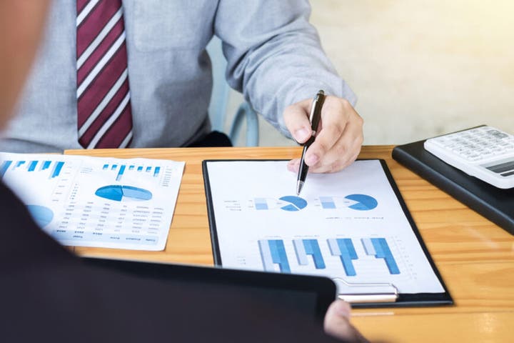 How one investor joined the government at age 23, then built a $5 million portfolio and retired at age 52