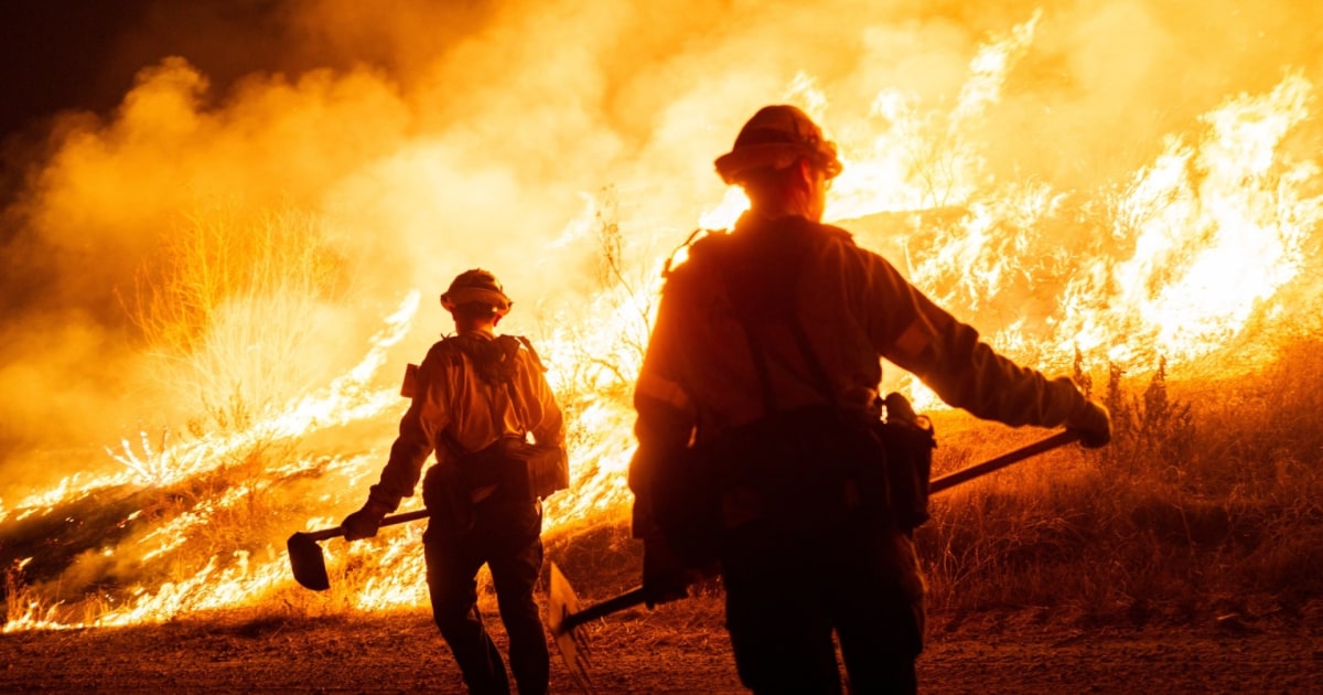 Hughes Fire near Los Angeles burns 10,000 acres in hours