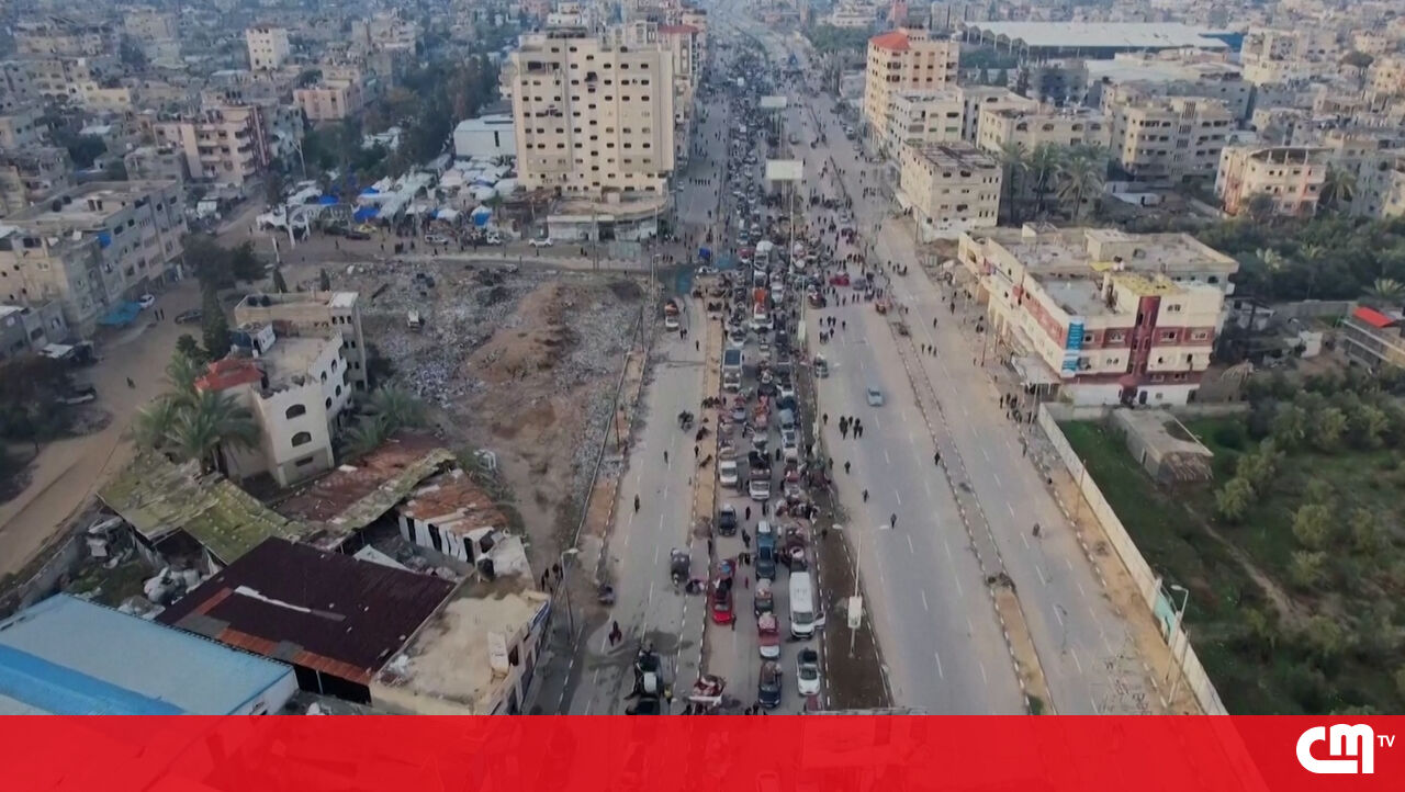 Imagens de drones mostram longas filas de carros enquanto palestinos avançam para o norte de Gaza – Vídeo