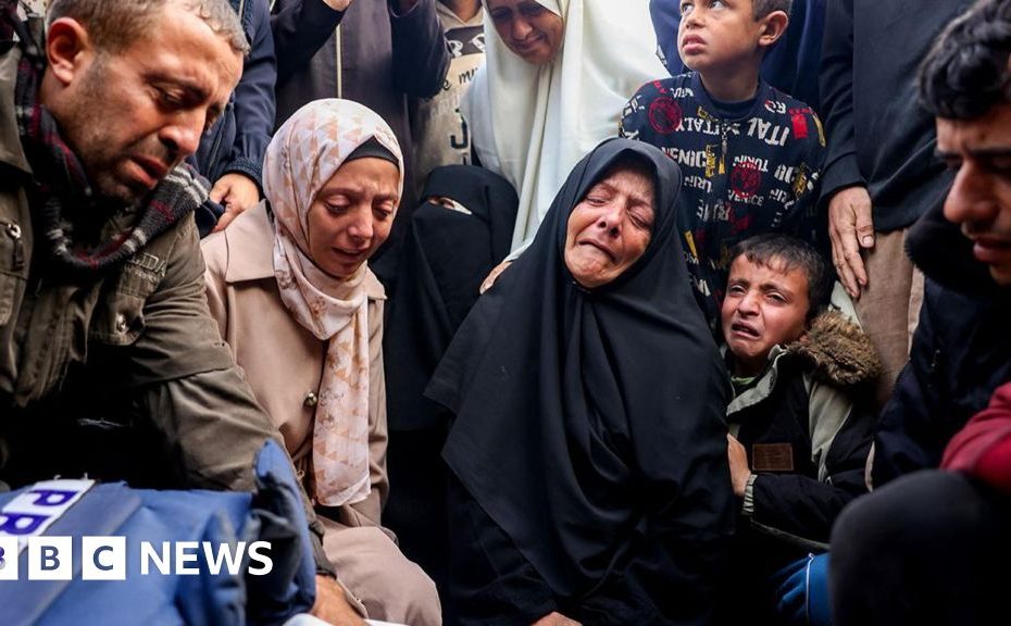 Israel continues air strikes on Gaza after ceasefire announced