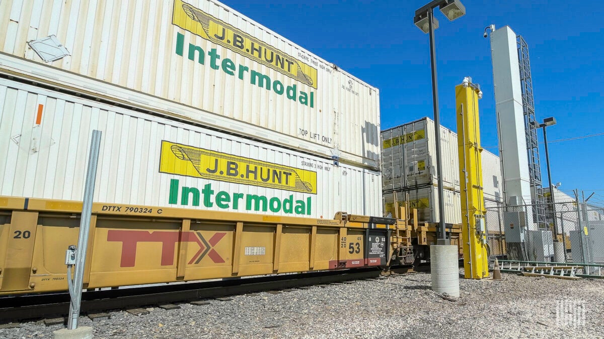 JB Hunt's record intermodal loads come with higher costs in Q4